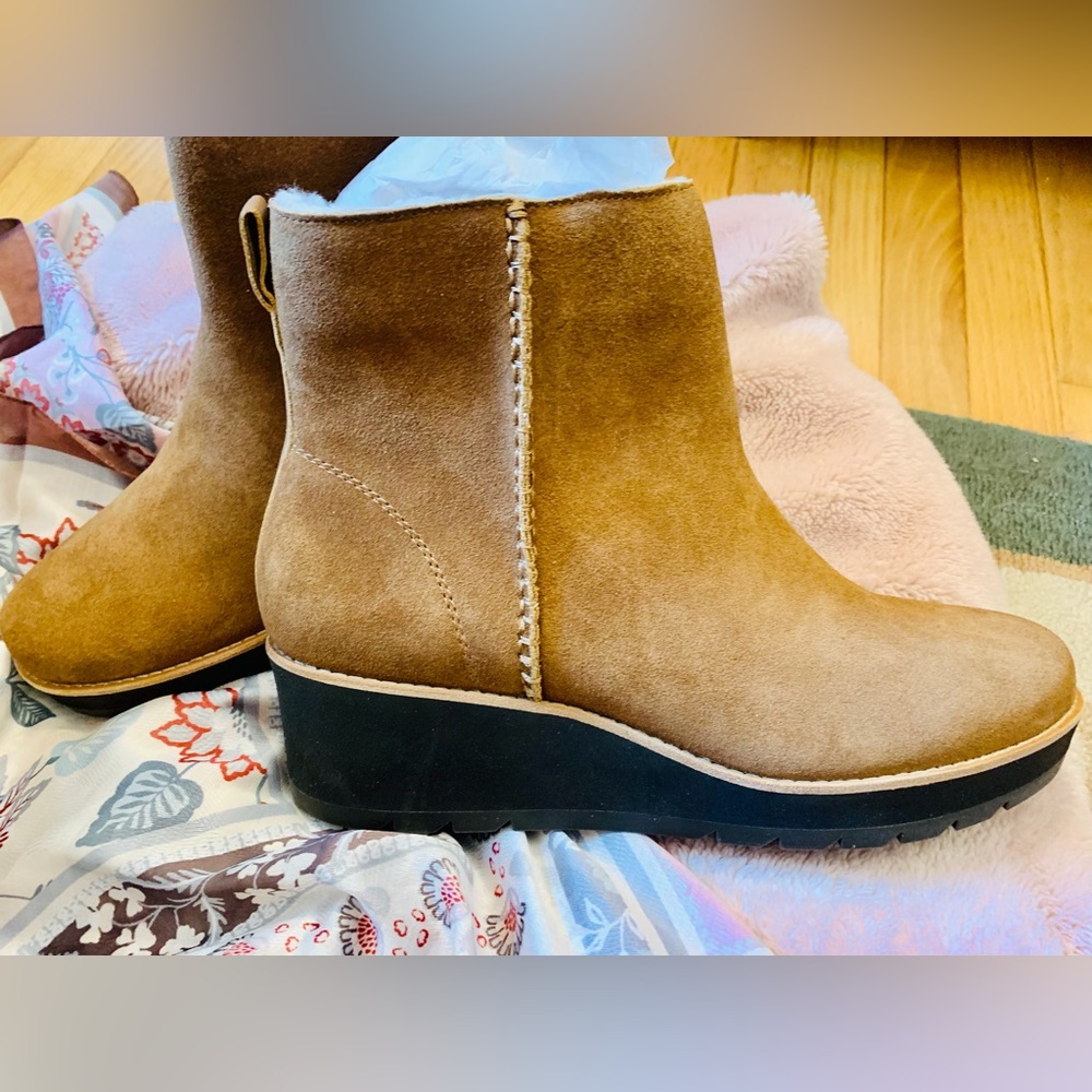 BNIB ABEO KALEIGH SUEDE BOOTS -Maple, Size 11, Neutral Footbed